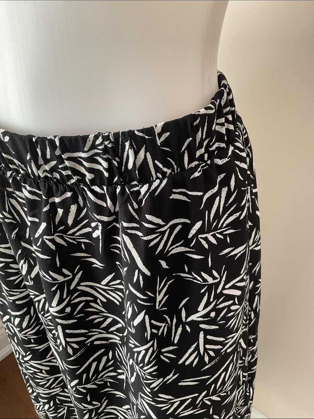 Cleo Printed Midi Skirt - Picture 3 of 9